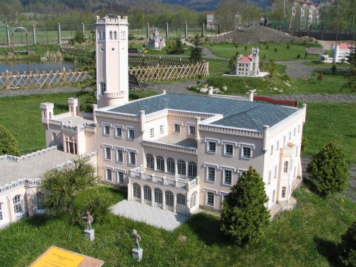 Miniatura-pałac w Mysłakowicach