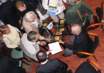 Bytom - wrzesień 2006 - Baron von Tiele-Winckler podpisuje książkę o swojej rodzinie